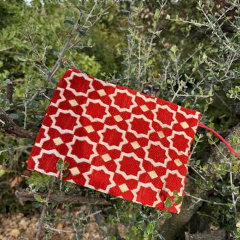 Pochette rouge motif zellige